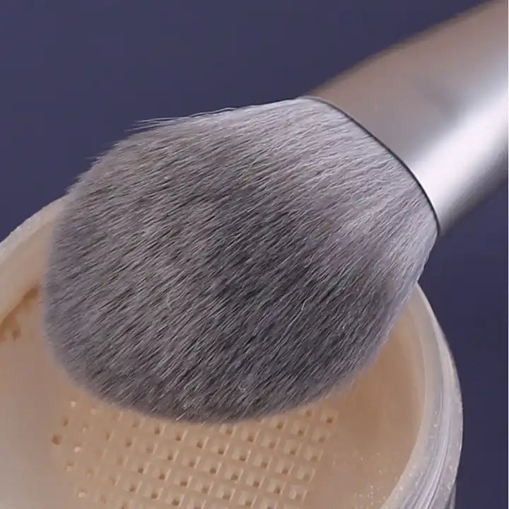 Makeup brush